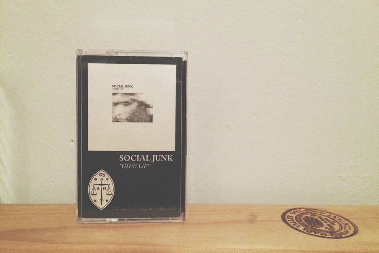 3 05. Social Junk - Give Up